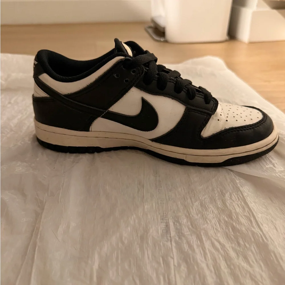 Nike Kids Black and White Low-Top Sneakers (Panda)